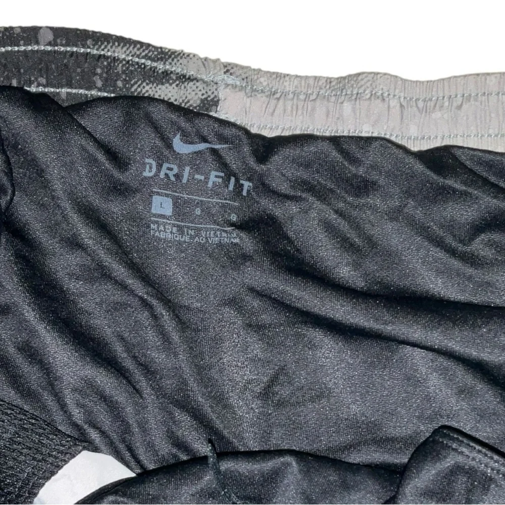 🌀 Nike Dri-Fit Men’s Gray Camo Athletic‎ Shorts | Size L